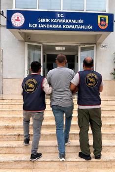 Aranan 2 hükümlüyü jandarma yakaladı