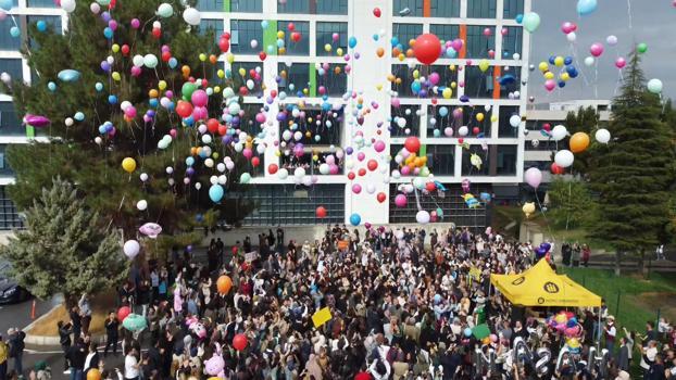 Lösemiyi yenen Hasan için gökyüzüne balon bırakıldı