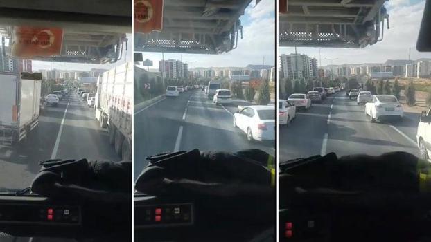 Mardin’de sürücüler, itfaiye aracına ‘fermuar yöntemiyle’ yol verdi
