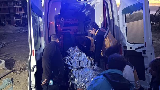 Çanakkale’de toprak altında kalan 2 yabancı uyruklu işçi kurtarıldı