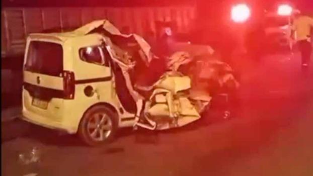 Mardin’de hafif ticari araç TIR’a çarptı: 6 yaralı