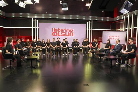 Bakan Tekin, Demirören Medya ve Teknoloji MTAL'i ziyaret etti, öğrencilerin sorularını yanıtladı