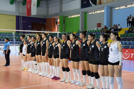 Toroslar’ın kadın voleybol takımı sezona galibiyetle başladı