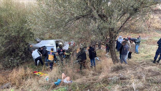 Otomobil, şarampole yuvarlandı: 5 yaralı