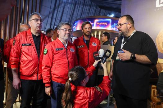 Tarım ve Orman Bakanı İbrahim Yumaklı, Demirören Medya’nın TEKNOFEST standını ziyaret etti