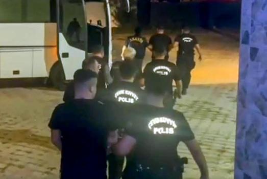 Mut’ta gazino ve otellere baskın: 22 tutuklama