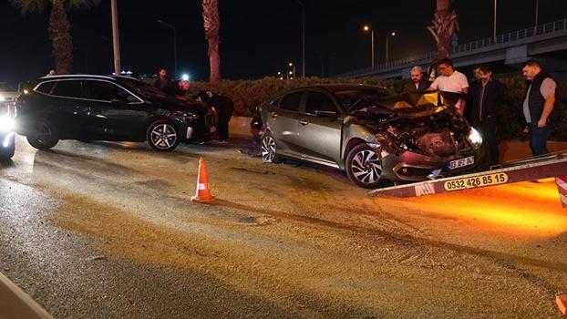 İzmir’de 7 otomobil, 1 motosikletin karıştığı zincirleme kaza: 4 yaralı