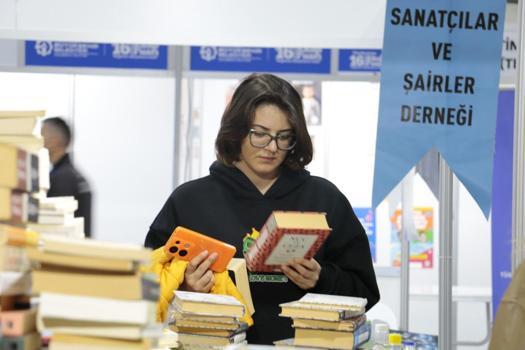 Kocaeli Kitap Fuarı'nda sahaf stantlarına ilgi