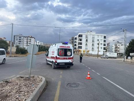 Otomobil ile çarpışan motosiklet sürücüsü yaralandı