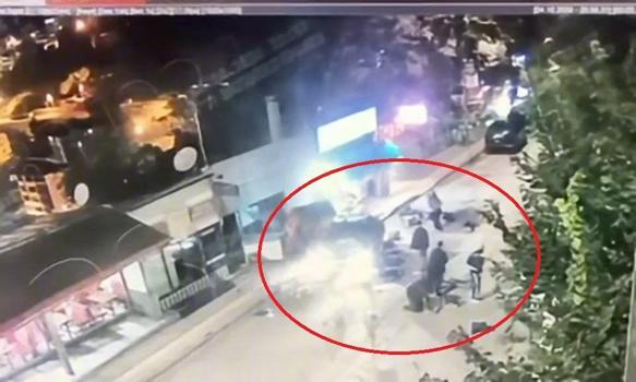 Otomobilin çarpmasıyla 6 kişinin yaralandığı kaza kamerada