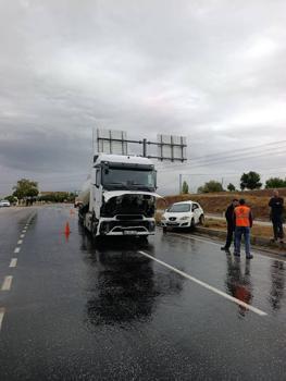 Malatya'da TIR ile otomobil çarpıştı; 3 yaralı