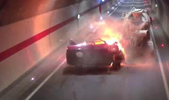 Tünelde beton mikserine çarpan otomobilin sürücüsü öldü