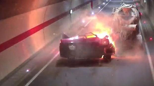 Tünelde beton mikserine çarpan otomobilin sürücüsü öldü