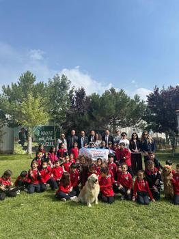 Öğrenciler sokak hayvanları bakımevinde