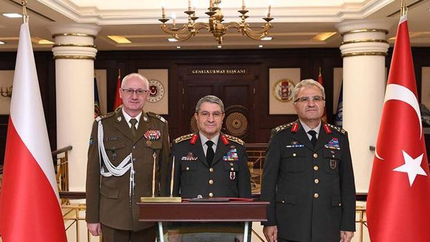 Genelkurmay Başkanı Bayraktaroğlu, Polonya Kara Kuvvetleri Müfettişi Tümgeneral Fajkowski'yi kabul etti