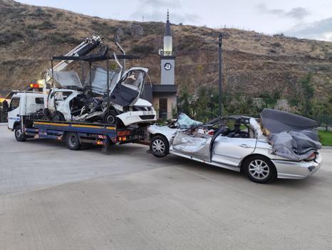 Ankara'da takla atan otomobil, karşı yönden gelen otomobille çarpıştı: 2 ölü, 2 yaralı