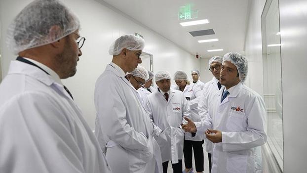 Bakan Memişoğlu, Ankara'da Keyvac Biyolojik Ürünler tesisini ziyaret etti