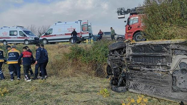 Adıyaman'da taksi şarampole devrildi: 5 yaralı
