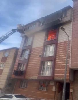 Esenyurt'ta yangında mahsur kalan 1'i bebek 5 kişinin kurtarıldığı anlar kamerada