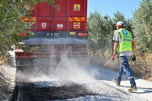 Köprübaşı'nda iki mahallenin yollarını yeniledi