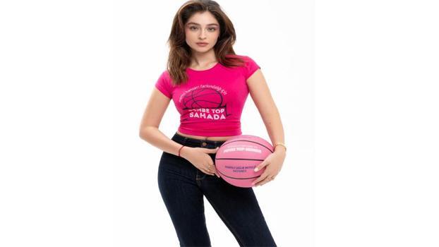 Cemre Baysel, ‘Pembe Top Sahada’ projesine destek verecek