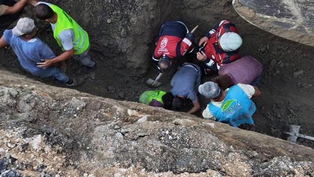 Hatay'da göçük altında kalan işçi kurtarıldı