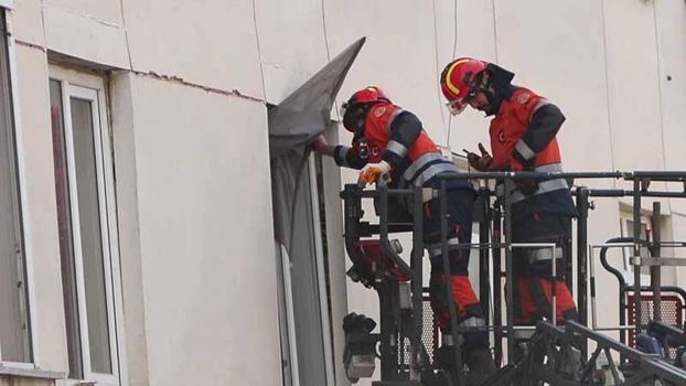 Maltepe'de itfaiye ekipleri çökmeyen katları kontrol etti: 'Sesimi duyan var mı?'