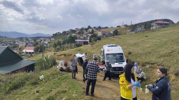 Sis Dağı Yaylası'nda kamyonet, uçuruma yuvarlandı: 1'i ağır 4 yaralı