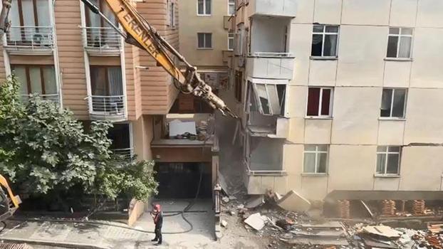 Maltepe'de çöken binada kontrollü yıkım başladı