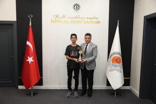 Türkiye Drone Şampiyonu Kerem Yiğit’ten Başkan Doğan’a ziyaret