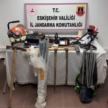 Eskişehir’de kaçak kazı yapan 5 şüpheli yakalandı
