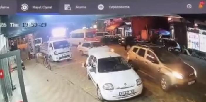 Otomobilin markete girdiği kaza kamerada