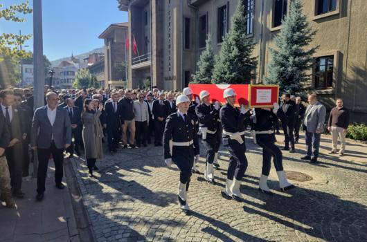 Silahla vurulmuş halde bulunan vali yardımcısının cenazesi memleketine uğurlandı
