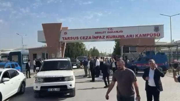 Özgür Özel, Vahap Seçer’i cezaevinde ziyaret etti
