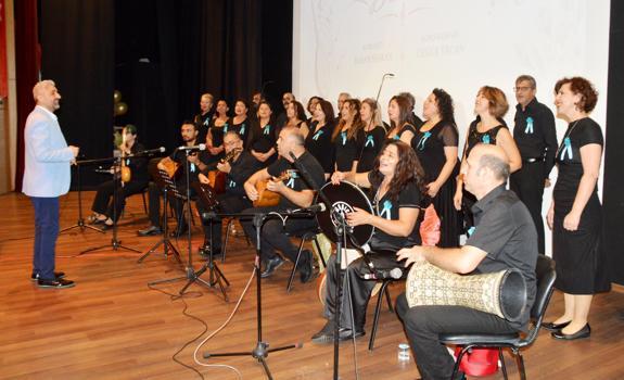Hastanede türkü konseri