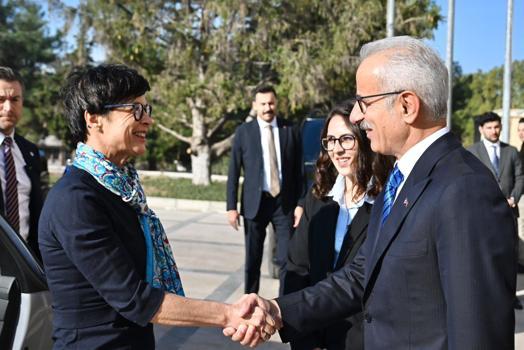 Bakan Uraloğlu, AB Komiseri Kos ile bir araya geldi