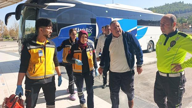 Rahatsızlanan otobüs şoförü hastaneye götürüldü