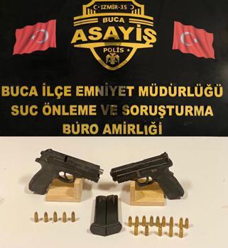 Buca’da çöpler arasında 2 tabanca bulundu: 8 gözaltı