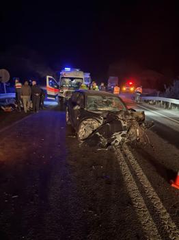 Otomobil ile TIR çarpıştı: 3 yaralı