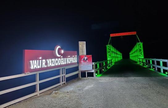 Kemaliye’de tarihi mekanlar ışıklandırıldı
