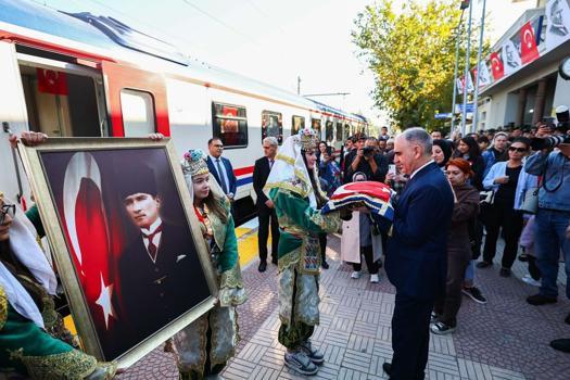 Atatürk'ün Manisa'ya gelişinin 101'inci yılı törenle kutlandı