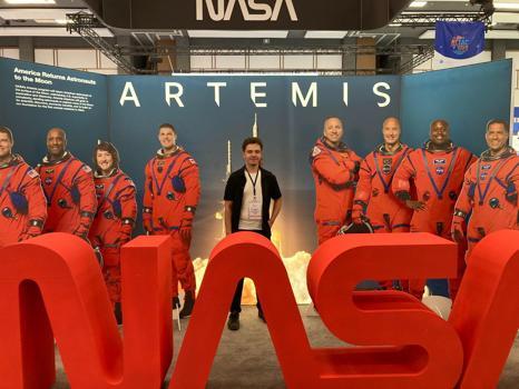 Yüksek lisans öğrencisi Kaan, 'astronomi eğitimi' üzerine araştırmasını, 'Uzay Kongresi'nde sundu