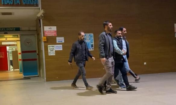 Saklandığı evde yakalanan firari hükümlü, sağlık kontrolüne gülerek gitti