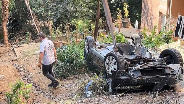 Beşiktaş’ta fren yerine gaza basan 79 yaşındaki sürücü bahçeye uçtu