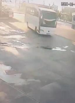 Manisa'da tur otobüsü ve TIR'ın çarpıştığı kazada 11 ölü, 27 yaralı (5)