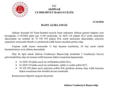 Manisa'da tur otobüsü ve TIR'ın çarpıştığı kazada 11 ölü, 26 yaralı (2)