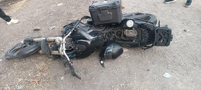 Hafif ticari araç ile çarpışan motosiklet sürücüsü öldü