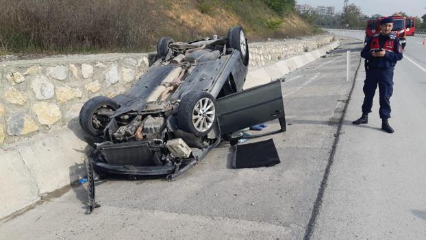 İzmit’te otomobil takla attı: 4 yaralı