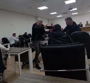 Silopi Belediyesi meclis toplantısında kavga