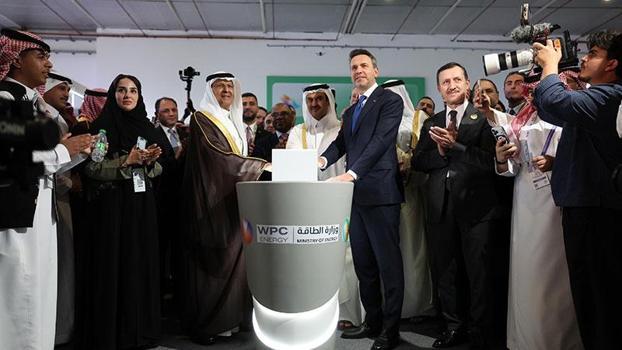 Bakan Bayraktar, Suudi Arabistan Enerji Bakanı Al Saud ile fuar açılışı yaptı